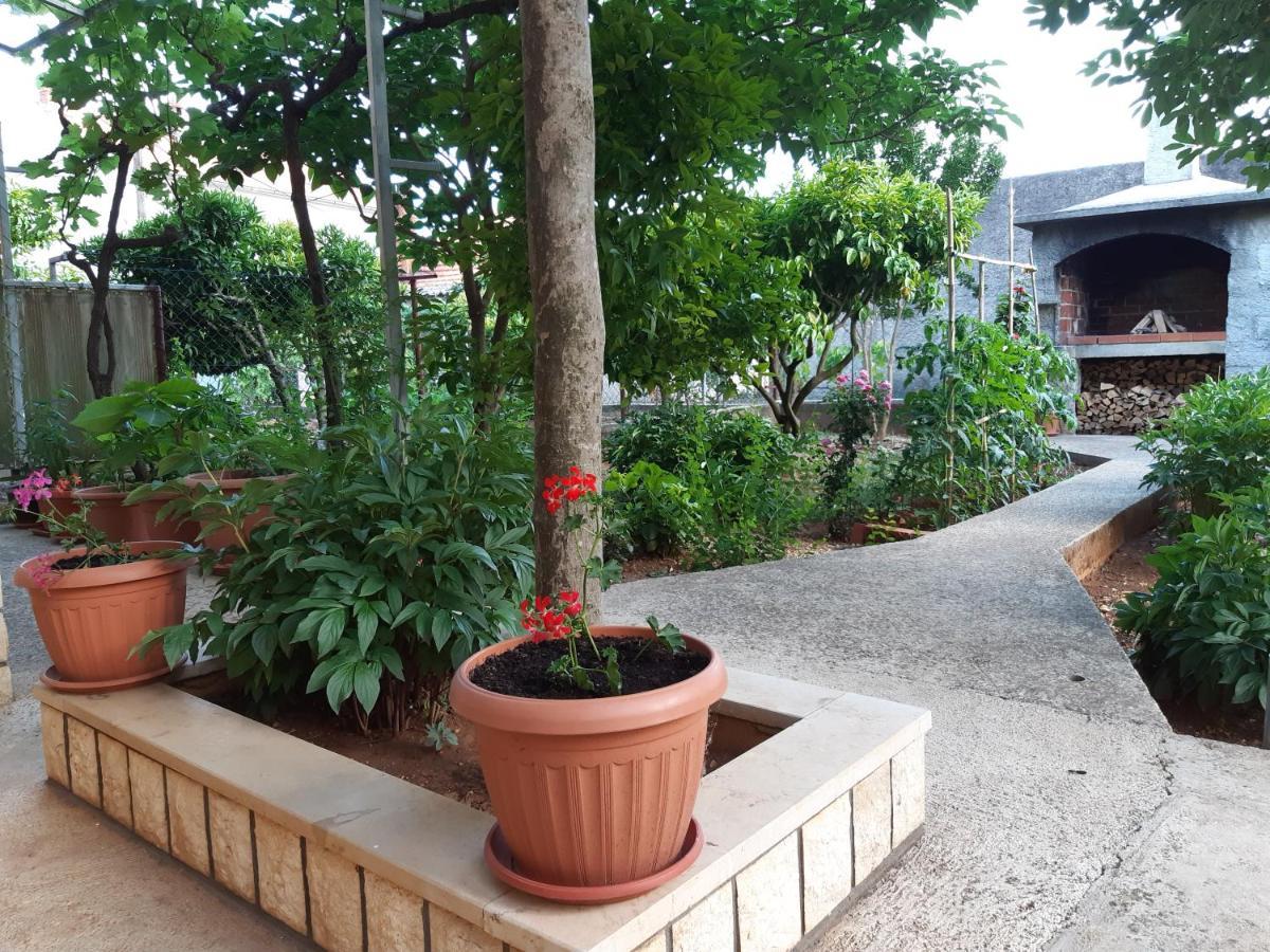 Apartment Jardin With Free Cowered Parking Zadar Exterior foto
